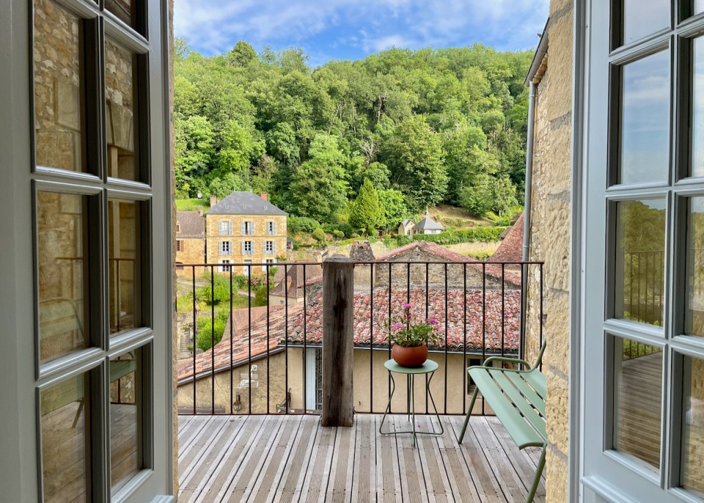 Maison Delluc- The upper balcony expands the living space of the great room